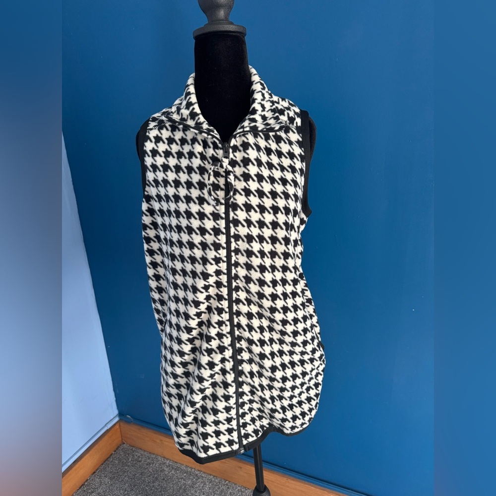 Woman Within Black & White Houndstooth Fleece Zip Vest Size 14/16